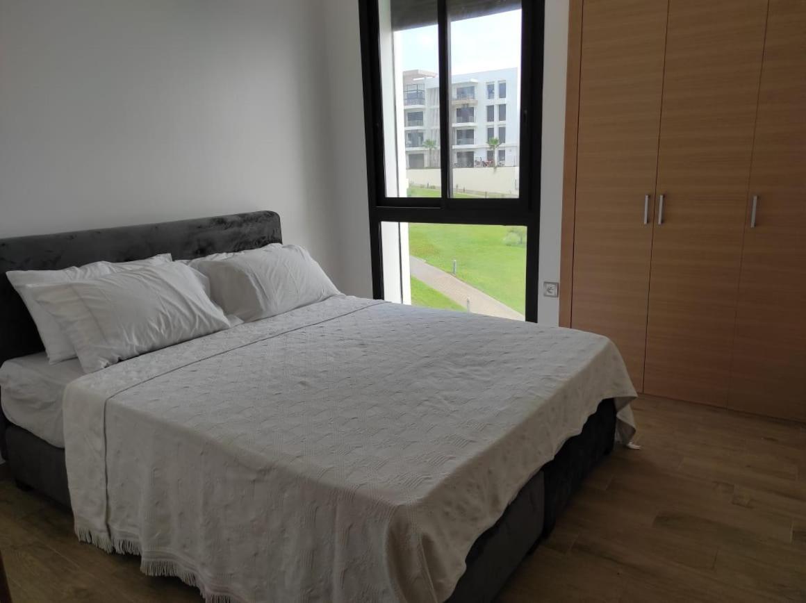 Bel appartement à plage des Nation Salé Esterno foto