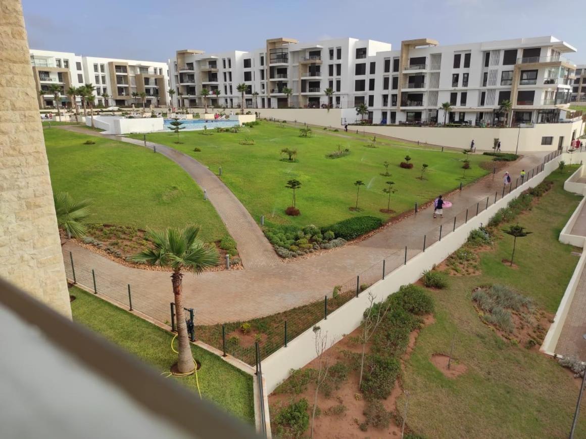 Bel appartement à plage des Nation Salé Esterno foto